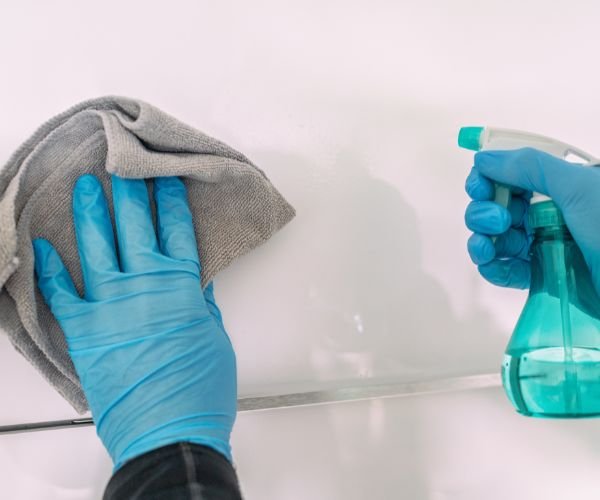 فريق تنظيف منازل وشقق باحترافية في المملكة العربية السعودية